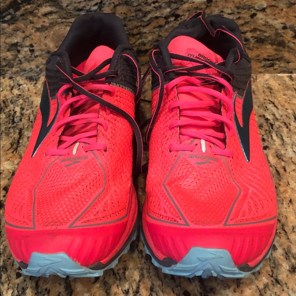 BROOKS USA Size 8 woman running shoe